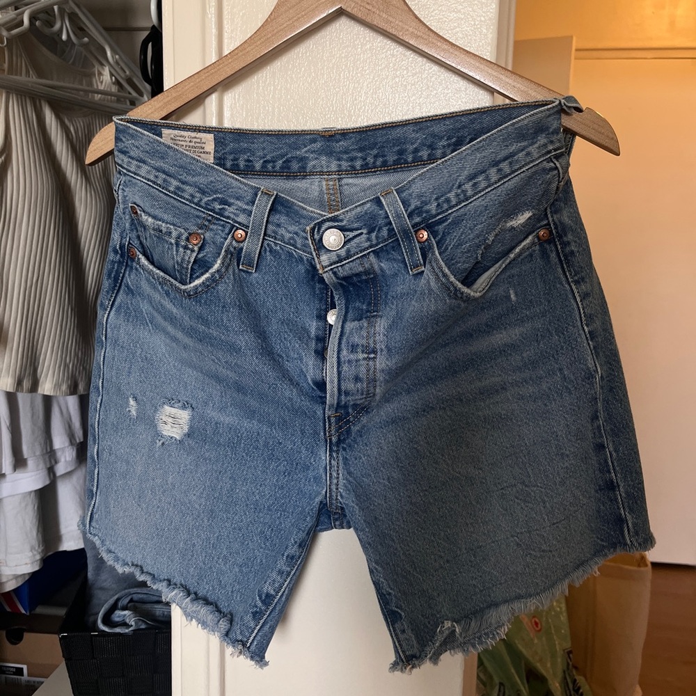 Levis Mid thigh length shorts